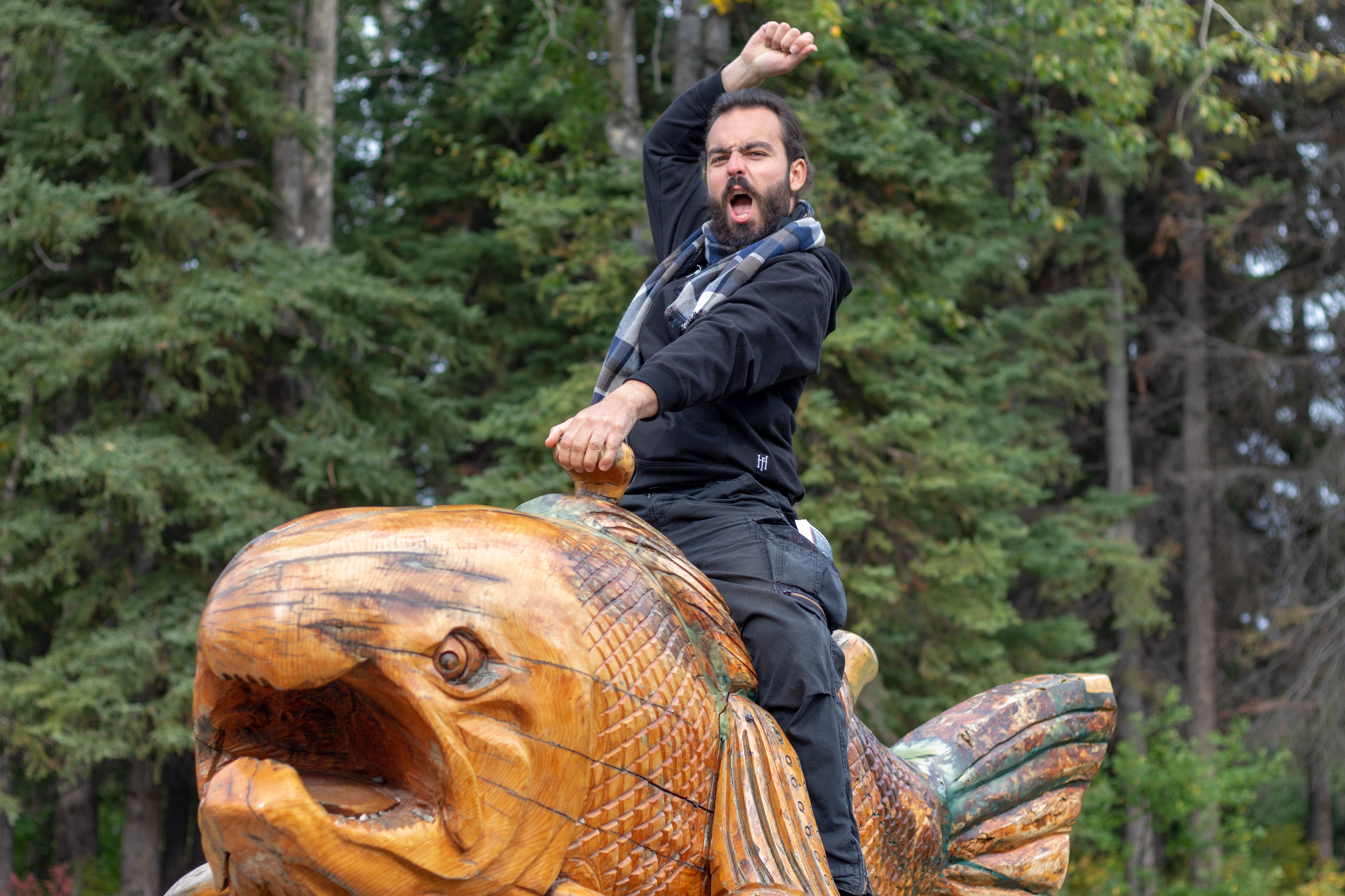 Mat' chevauche un saumon