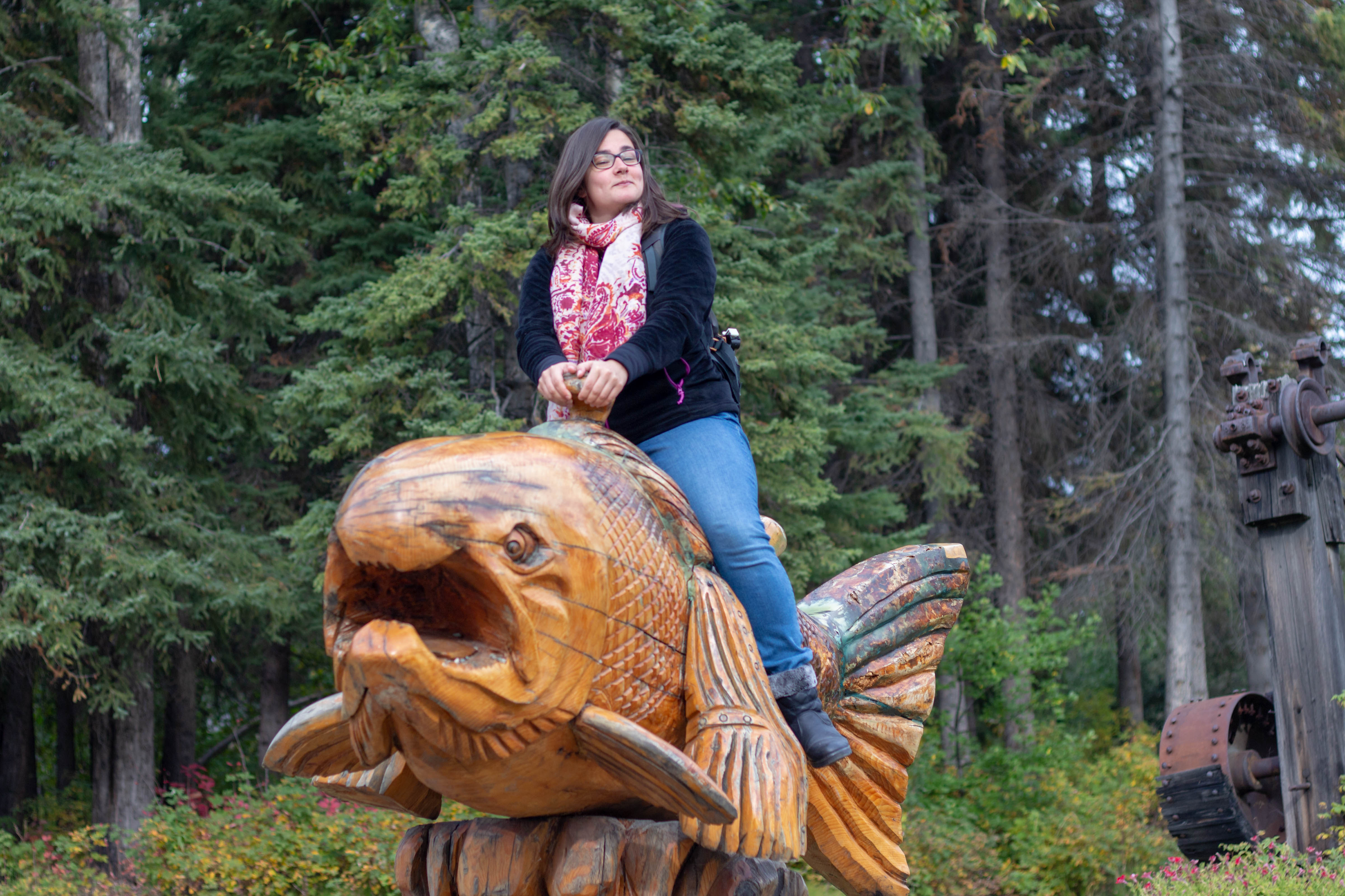 Cam' chevauche un saumon